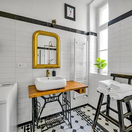 דירה Charming 2 Bedrooms Odboru 5