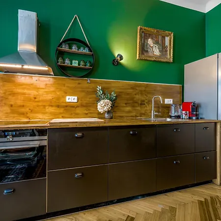 Charming 2 Bedrooms Odboru 5 *